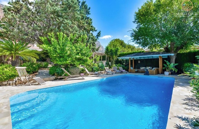 Naranja - By Almarina Villas