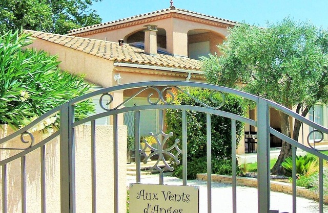 NARBONNE, classified 4 **** near the sea, swimming pool 4x10, air conditioning 3 bedrooms, quiet, closed, Fiber