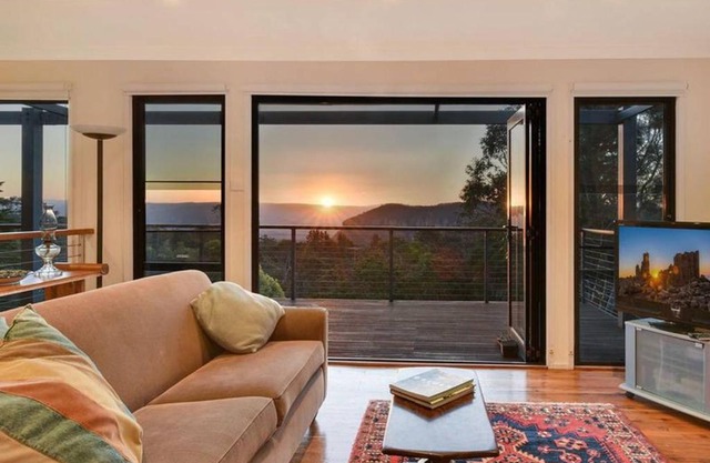 Narrow Neck Views - Peaceful 4 Bedroom Home with Stunning Views!