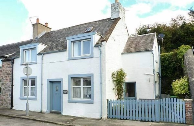 NATHANIEL'S COTTAGE, family friendly, with open fire in Kirkcudbright