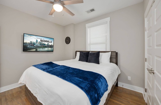 Nations Gem|Modern 2BR Condo|Sleep 5|7min Broadway