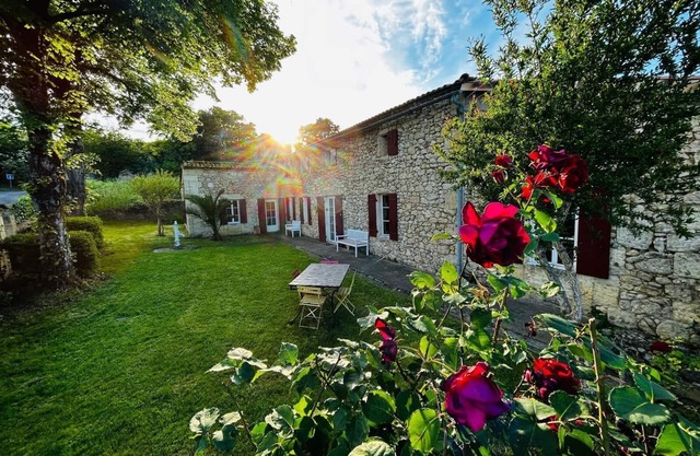 Natural stone house with pool near Bordeaux and the Atlantic Ocean