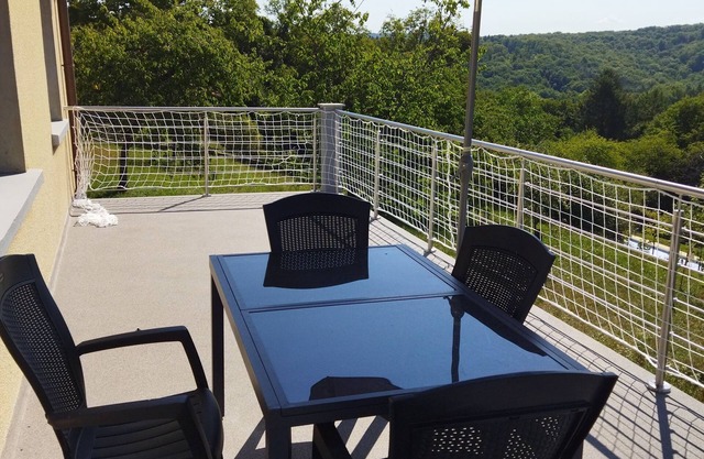 Nature and tranquility are the order of the day here, and the neighboring towns are pleasant.
