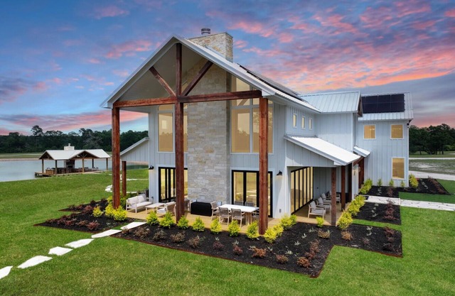 Nature, Comfort, Elegance: 162 Acre Ranch-Resort