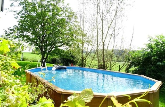 Nature Escape- Swimming pool, Quiet, Green countryside (pets welcome)
