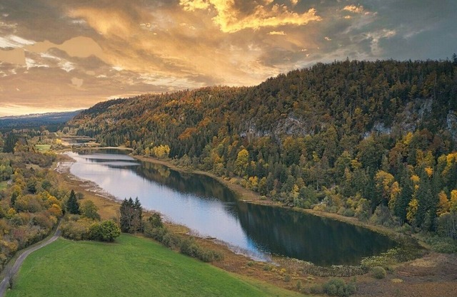 NATURE & LACS: 2 3* gîtes with a total capacity of 15 people (8+7)