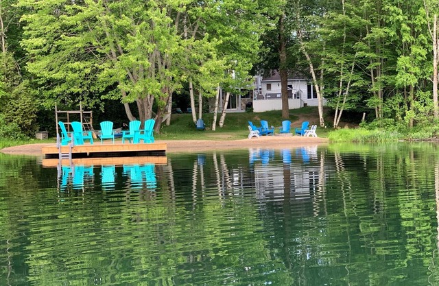 Nature's Cottage Washago - Beautiful Private Waterfront property with Hot Tub