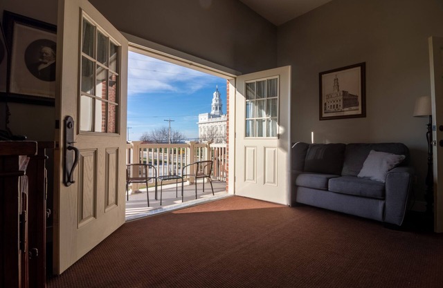 Nauvoo Temple House Hotel