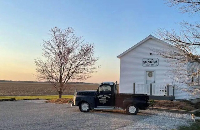 Nauvoo with a country view. Visit us here on the farm for a perfect unique stay