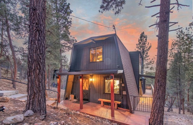 Navigate Stays Mountainside Home Fire Pit and Deck
