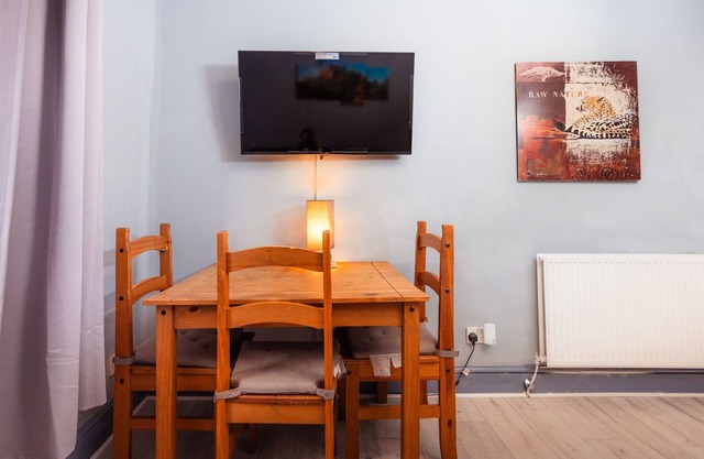 nCozy City Centre 2 Bedroom Apt by the Meadows! 2