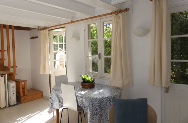 ndependent apartment - expectionnal sea view - swimming pool - 4 persons