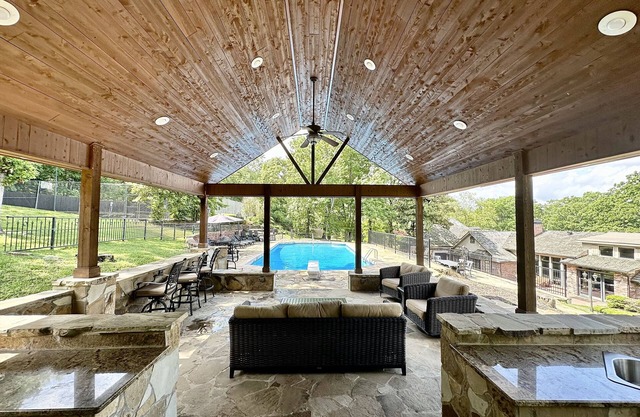 Ne'Villa - Hillside Cabana, Pool Paradise & Hot Tub!