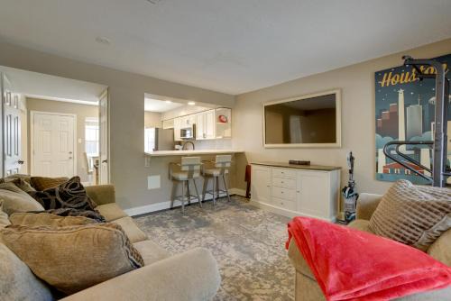 Near Airport and Interstate Houston Area Townhome
