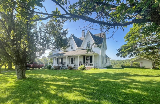 Near Blue Ridge Parkway: Galax Home w/Mtn Views!