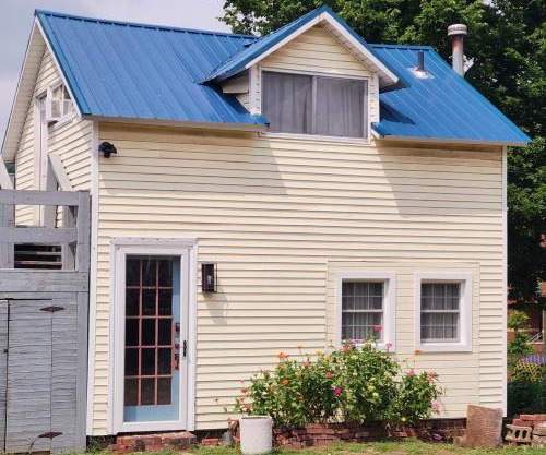 Near East Side Cozy Carriage House