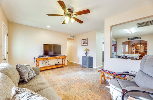 Near Golfing & Green Spaces: Florence Family Home!