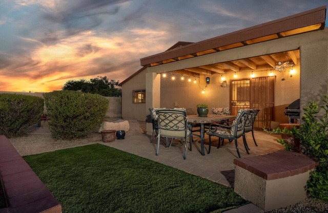 Near KINO/4 BR 2 BA/Fenced/Outdoor Patio