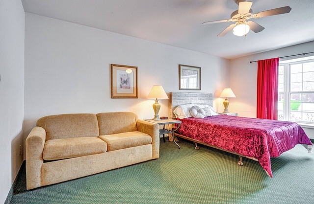 Near Lake Huron Shoreline! Studio w/Resort Perks