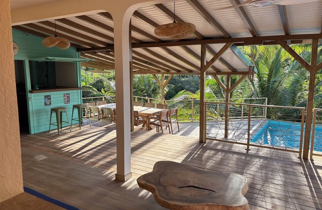 Near Malendure New apartment with sea view and swimming pool