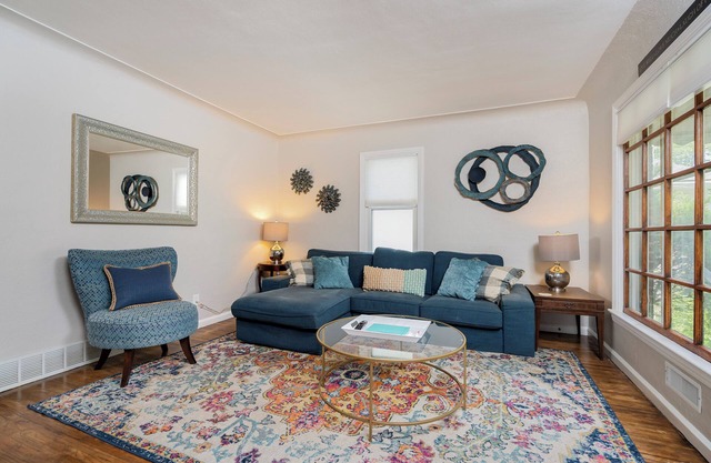 Near park/zoo/UTMC/DT Toledo, Quiet, Cozy, Working travelers/families/dogs okay!