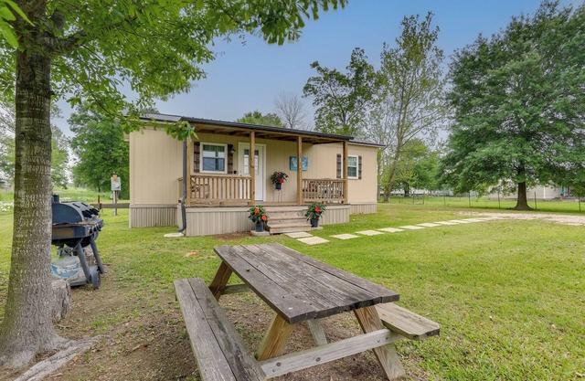 Near Parks & Lakes: Pet-Friendly Winnie Cottage