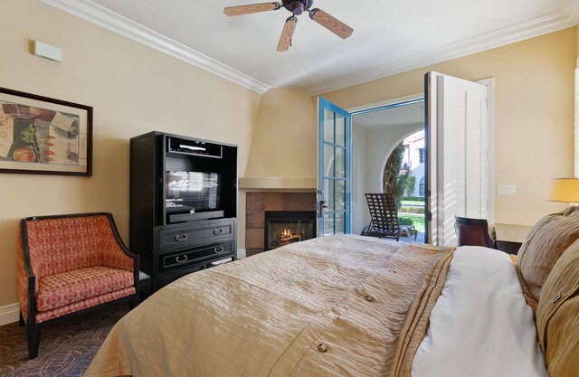 Near Pool! Upgraded Premium Villa on the Paseo, Pet Friendly! - Ground Floor (L12)