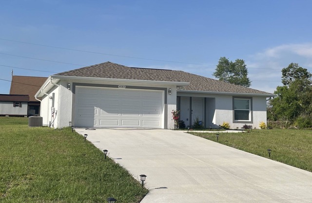 Near Rainbow Springs, Silver Springs, and World Equestrian Center. Pet Friendly