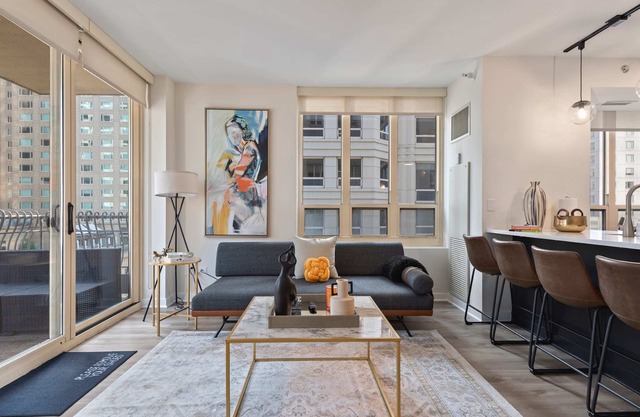 Near Riverwalk: 2BR, Private Balcony, Downtown