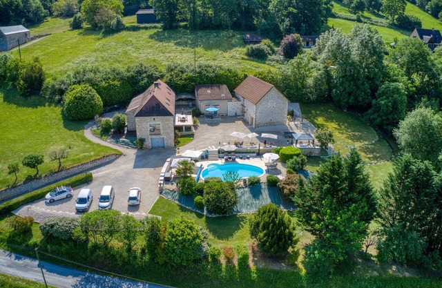 Near Sarlat, 2-person gîte. air conditioned heated pool access, very nice view