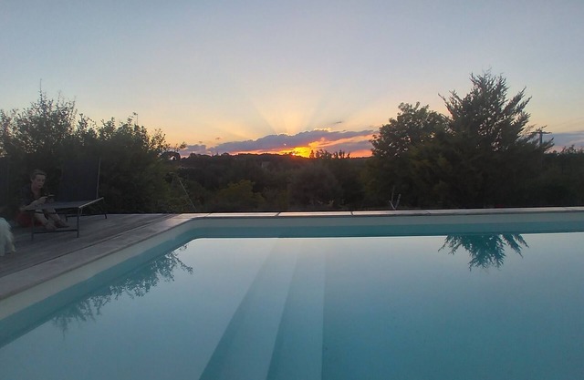 Near Sarlat-charm-calm-pool (from mid-June 2022)-view castles