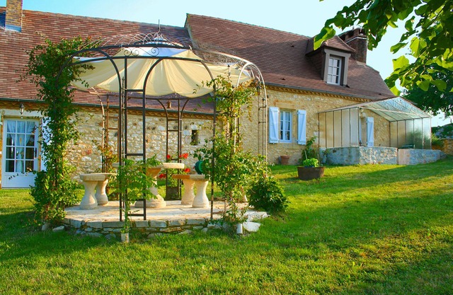 Near Sarlat, Green ECRIN +Private Jacuzzi & 30°C Pool/Spa Access