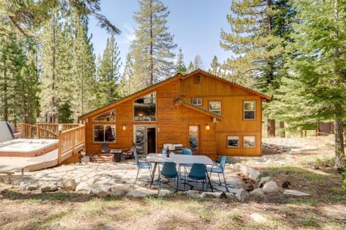Near Ski Resorts and Trails Truckee Home with Hot Tub