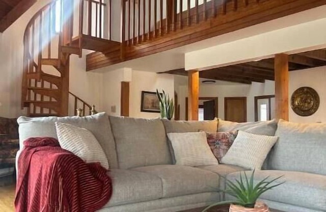 Near Skiing! Hot Tub, Wood Stove, Pool Table, & Theater Room. Pet friendly!