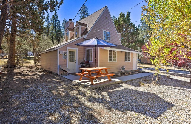 Near Skiing: 'The Knotty Pine Cottage' in Big Bear