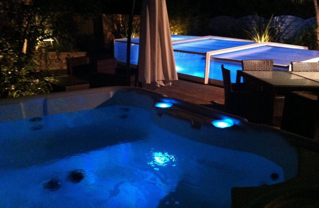 Near Soulac/sea, private indoor heated swimming pool, jacuzzi, Sauna.