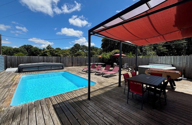 Near soulac/sea Villa sleeps 7 with heated indoor swimming pool, jacuzzi