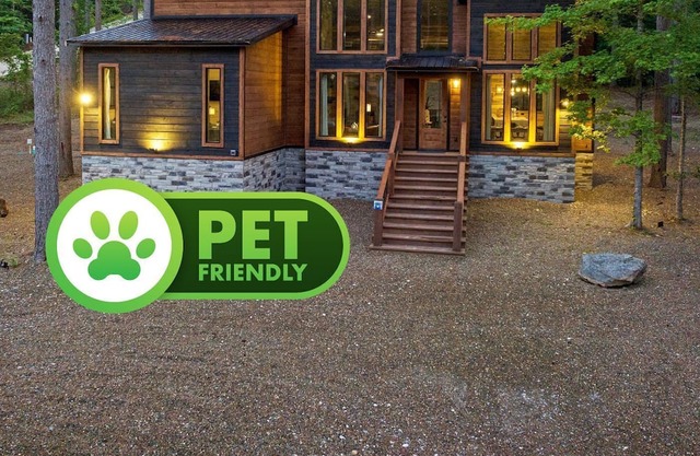 Nearby cabin in Broken Bow-2 bdr/21/2 bath w/hot tub