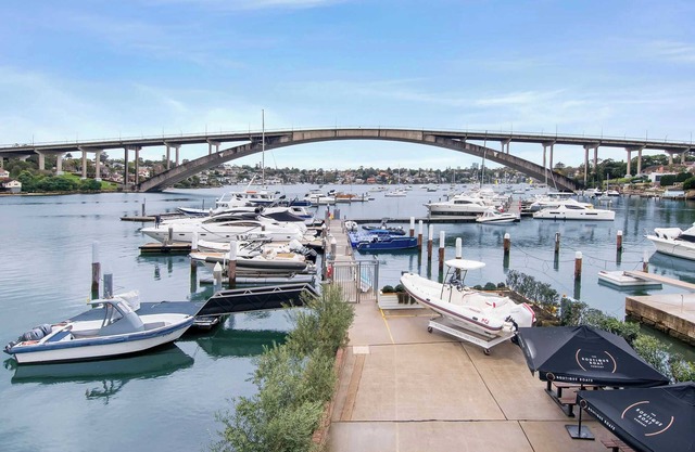 Neighbouring Sydney Harbour Retreats for 12 guests