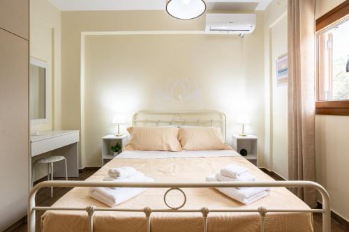 Nelly's Place garden house 1