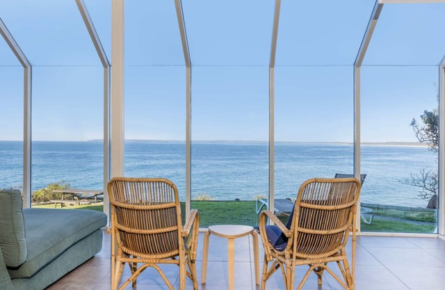 Neptune - Absolute Beachfront - Stunning Views
