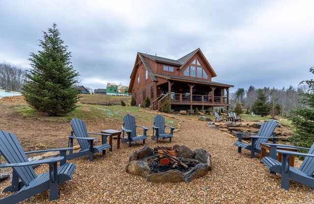Neverending Story at Eagles Nest - views, hot tub, fire pit