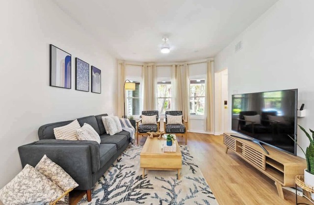 NEW! 10-min to Downtown | LCP Collection