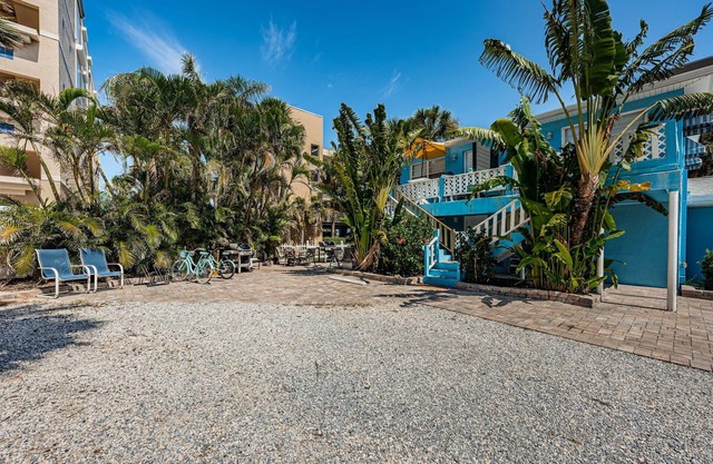 New 2 Bedroom Beachside villa suite Stroll to the beach and local restaurants and pubs.
