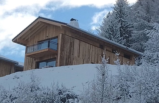 New 2024 chalet for 12 with jacuzzi, ski-room and parking in La Plagne