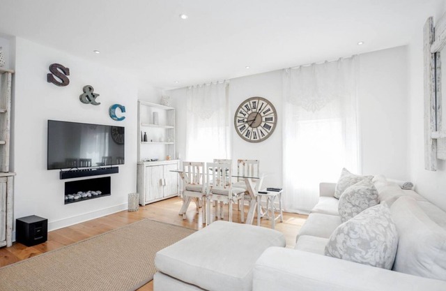 New 2Bed with Air Con in Kensington