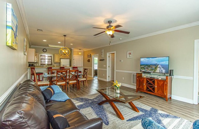 NEW 2BR 2BA Beachy Golf Villa Near Beach