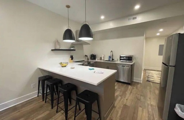 New 3 Bdrm unit w/great location & ex. amenities
