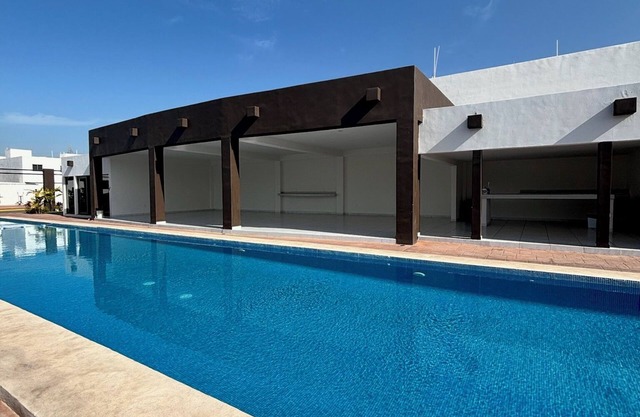 New 3-bedroom townhome w/AC, WiFi, in Mazatlan. Fitness room, pool, club house