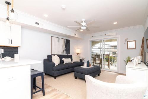 NEW 3BR-3BA Beach Block with Parking